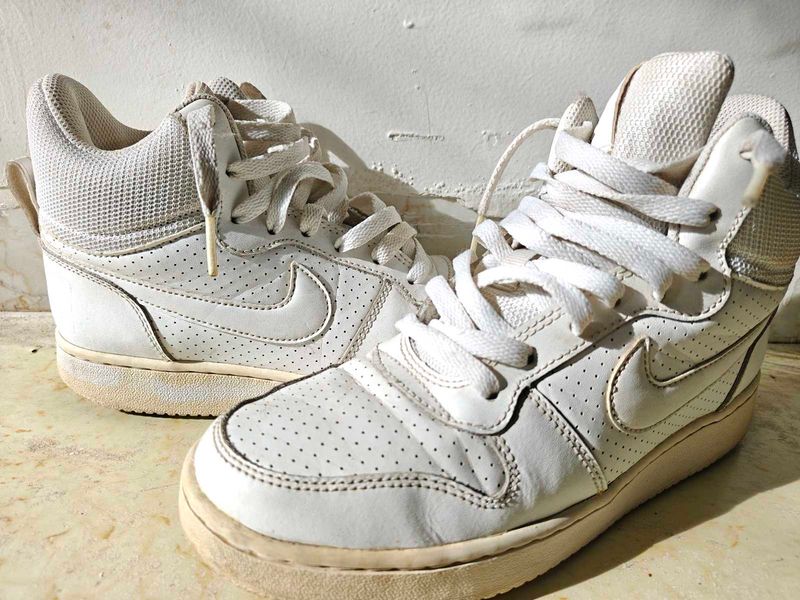 Nike Court Borough Mid