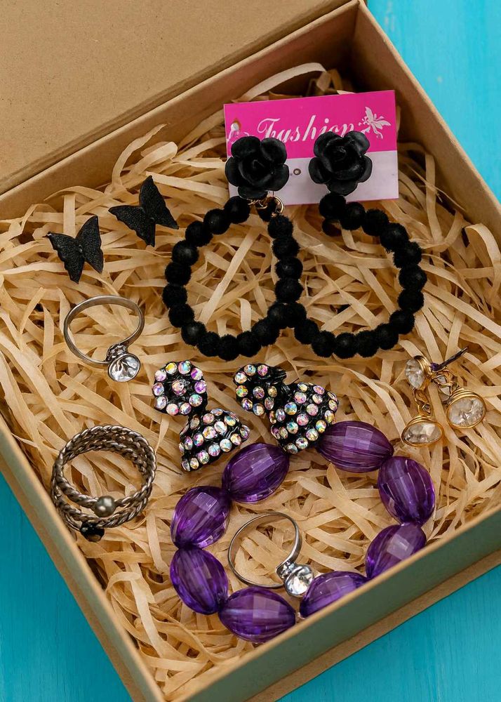 Assorted Jewelry hamper