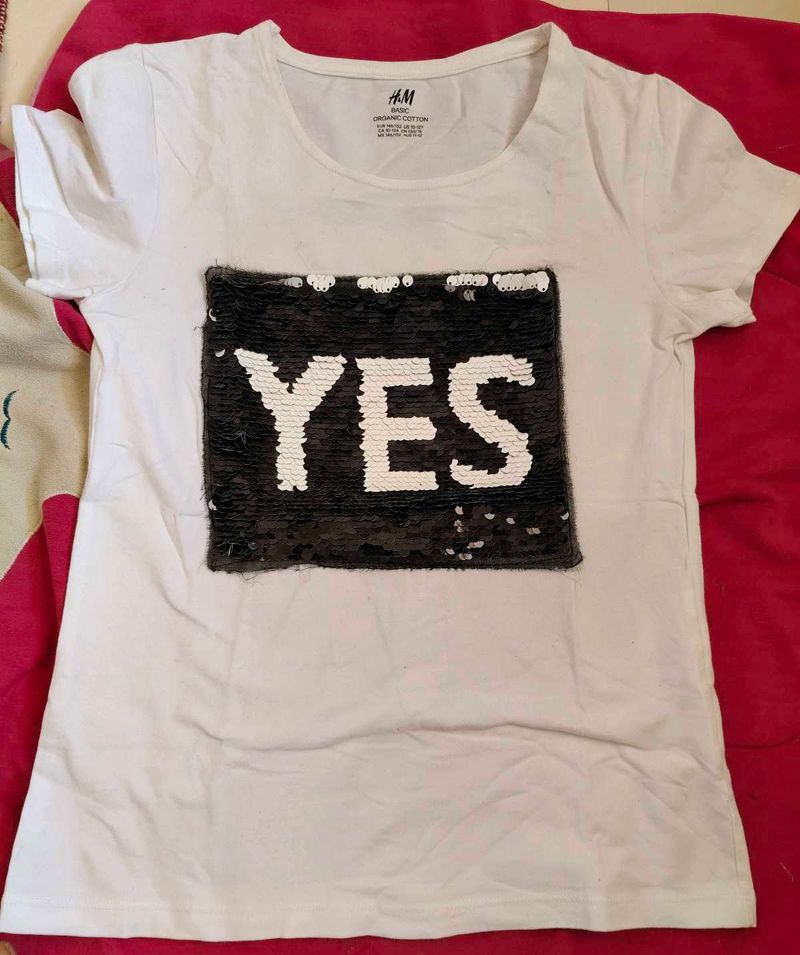 H&amp;M White Tee with 'YES' Sequins