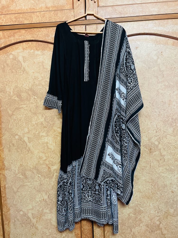 Black Gown Dress With Printed Dupatta 🖤
