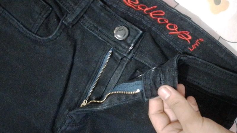 Levie&#39;s Black Jeans