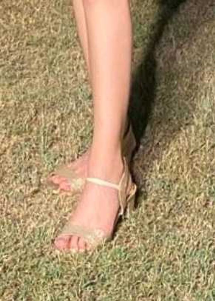 🤩Gold Glitter Heels ✨️🤌🏻