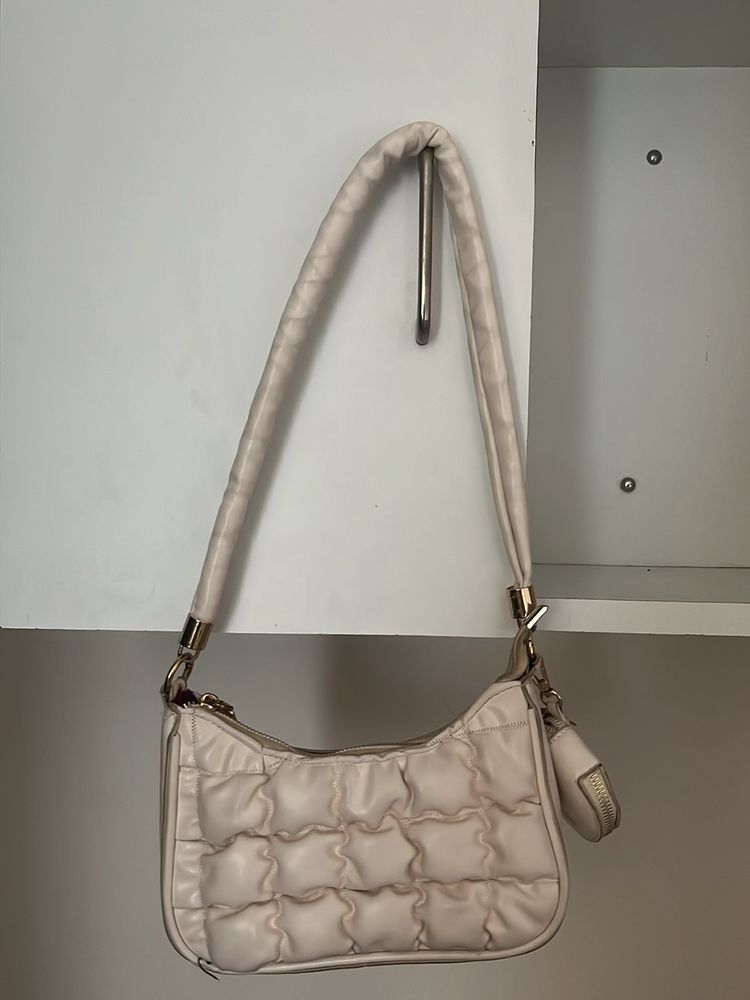 White Ruched Baugette Bag With Coin Pirse