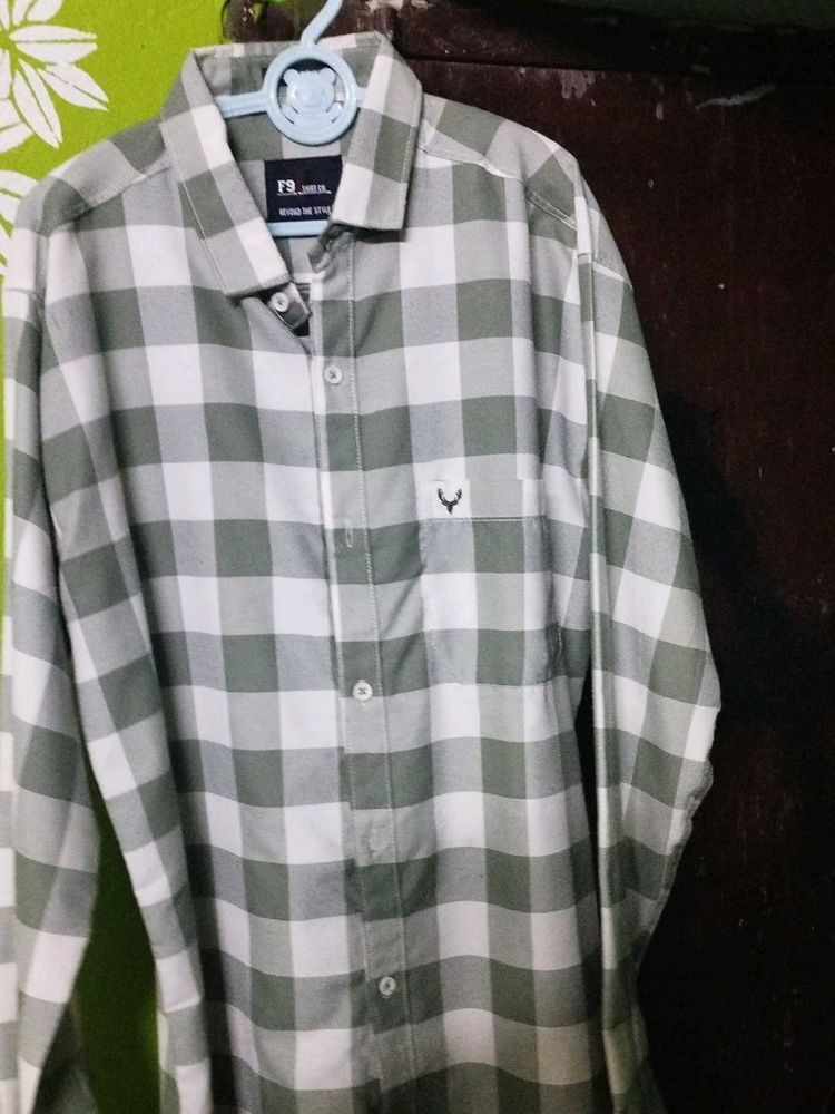 a beautiful white and Black cheex shirt