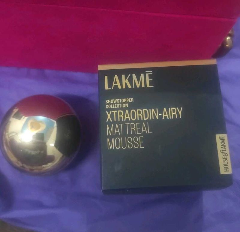 Lakme Xtraordin-airy Mousse