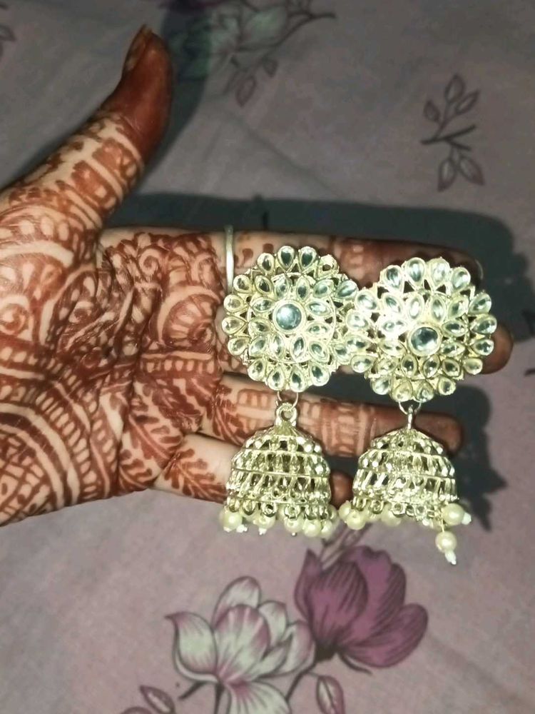 I Am Selling A Pearl Jhumka