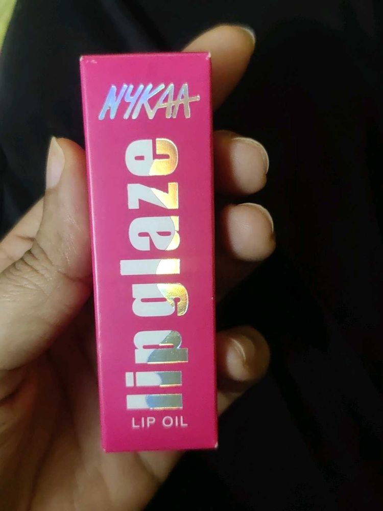 Nykaa Lipglaze Lip Oil - cherry custard
