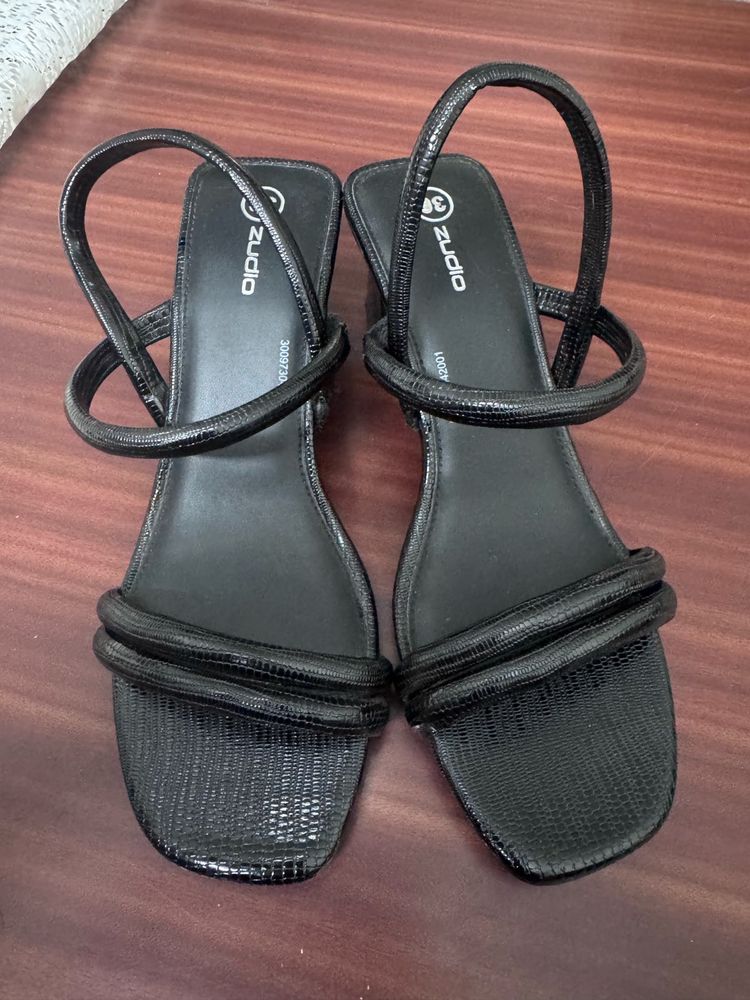 Zudio Black Heels