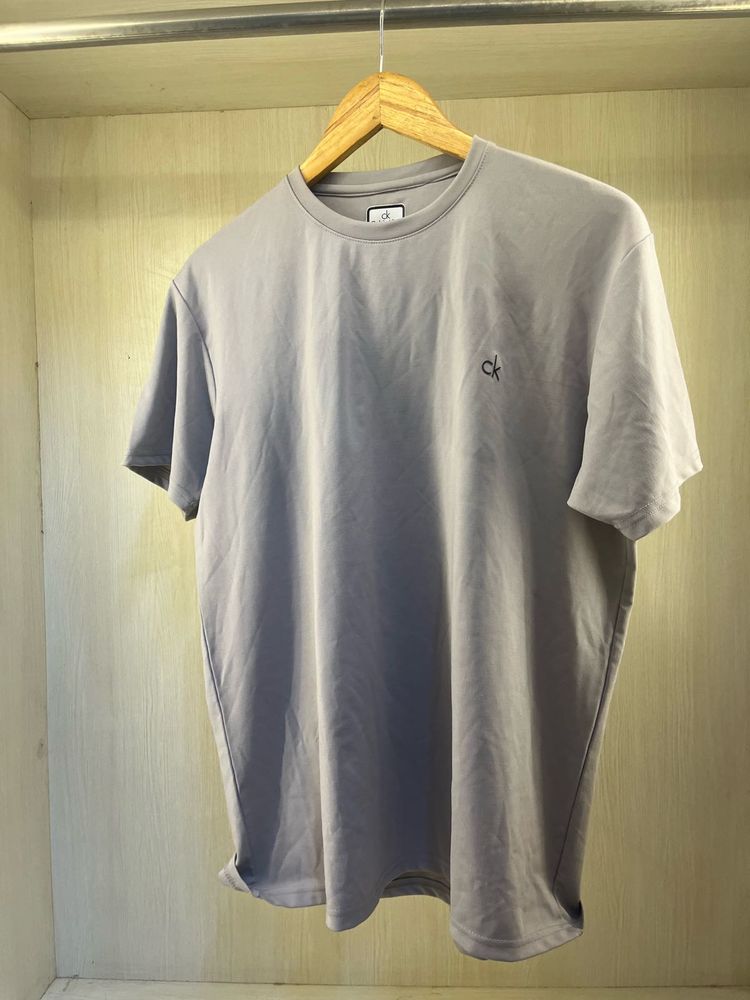 Calvin Klein Tshirt