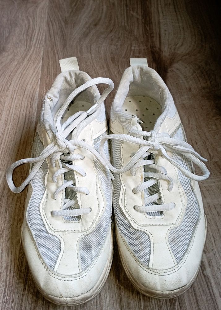 Club Factory Sports Shoes. Size: 37 Euro (Defects Are Visible In The Photos)