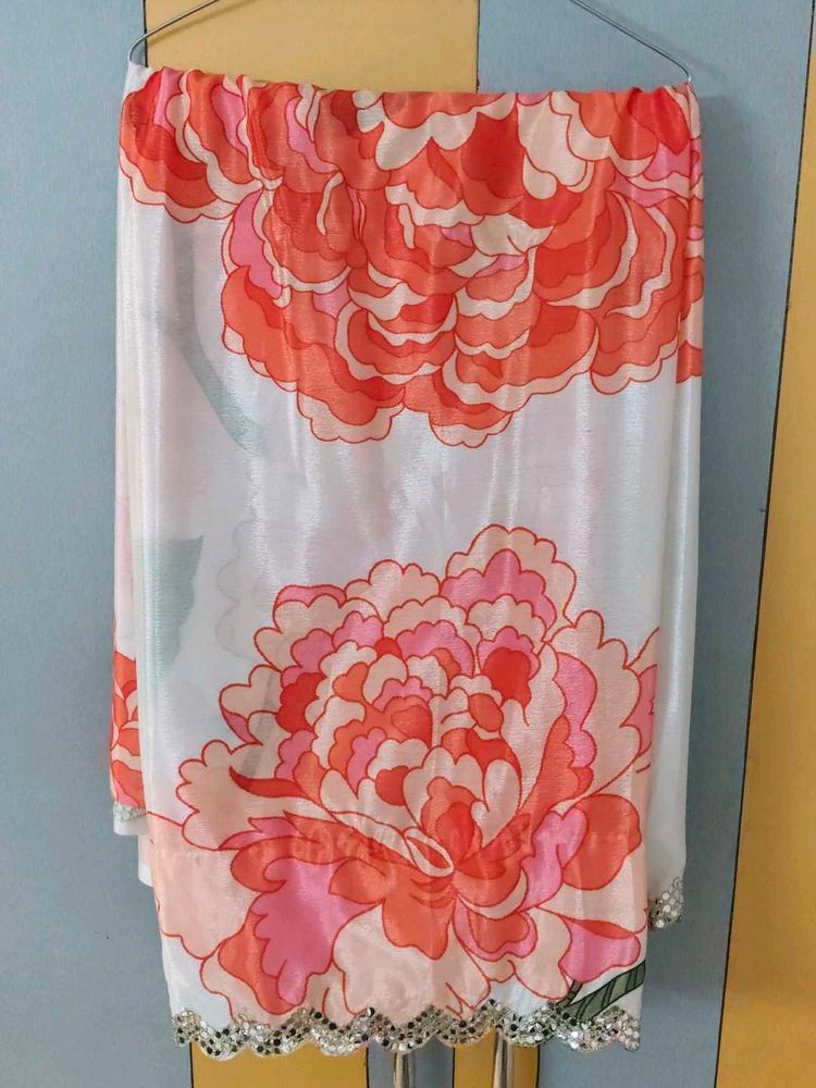 Floral Print Saree With Ready Made Blouse