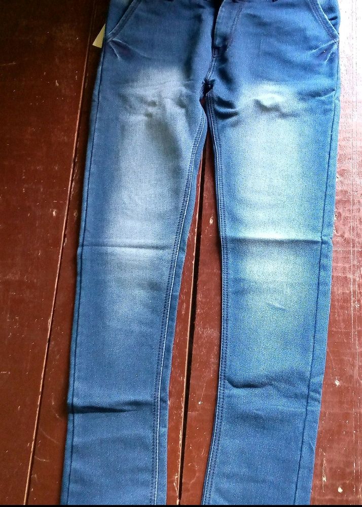 🔥Sale🔥 jeans 👖 only At 400