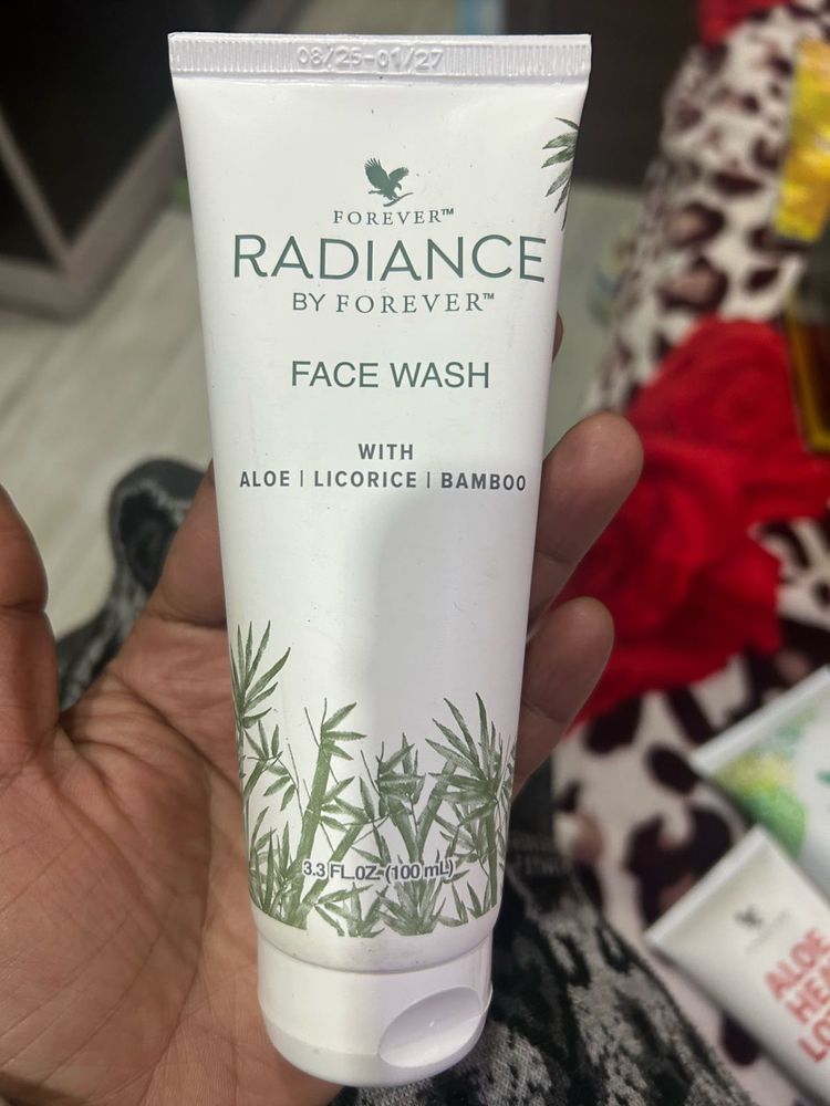 Forever Radiance Face Wash