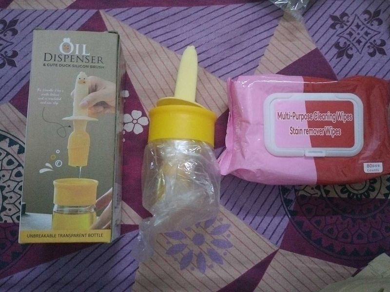 Oil Dispenser With Cleaning Wipes