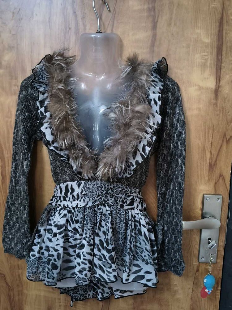 EXCLUSIVE 💖🥳IMPORTED FUR DETAILED TOP💝