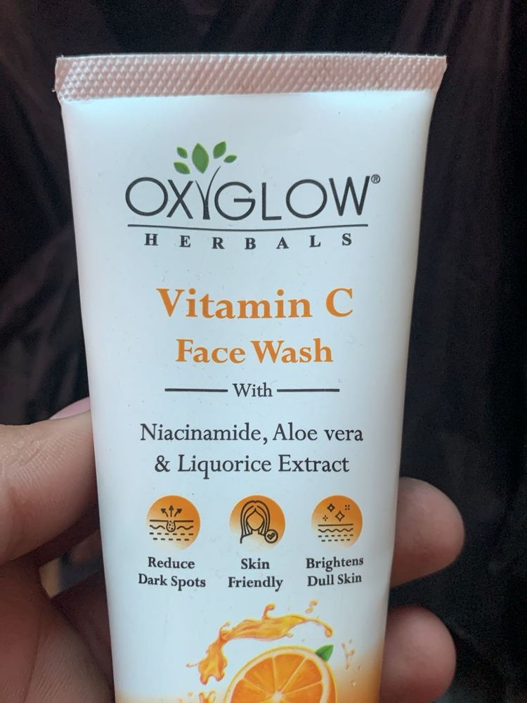 OXYGLOW Vitamin C Face Wash