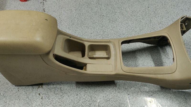 innova car hand rest available in second hand