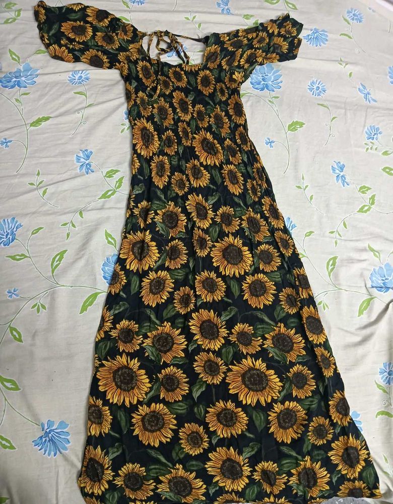 Chic Women&#39;s Medium Sunflower maxi dress