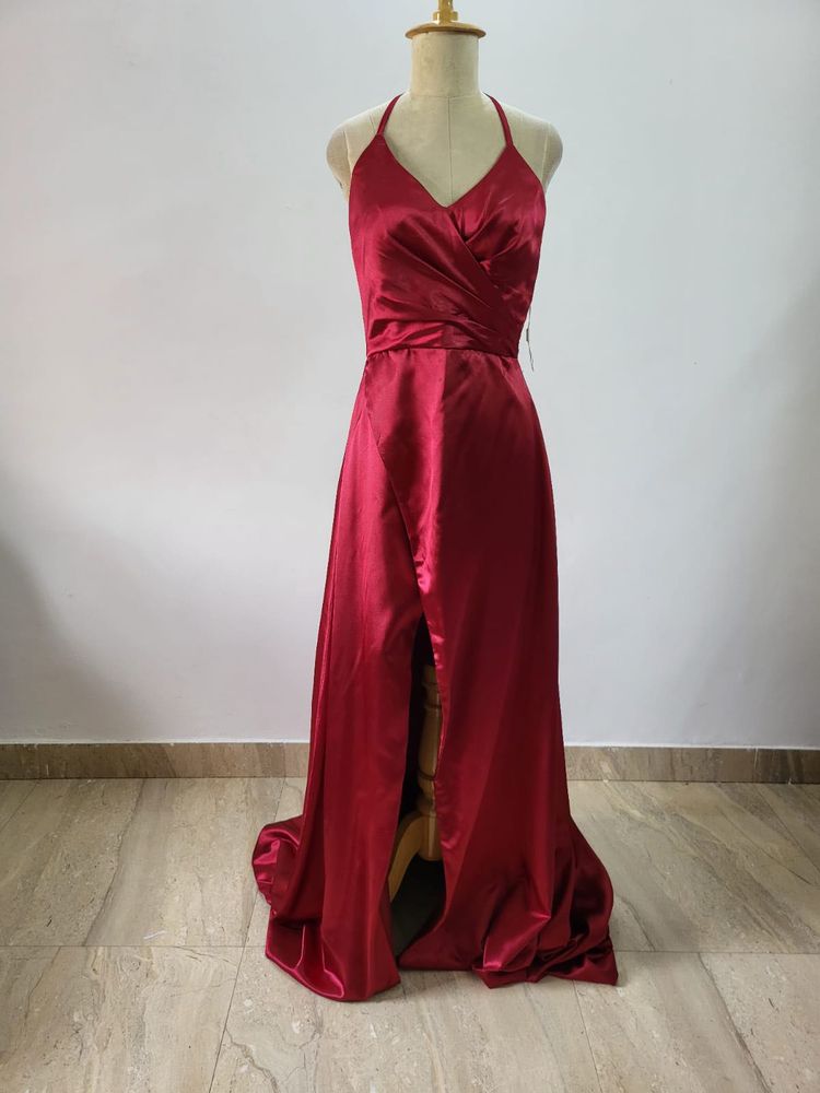 Elegant Red Satin Gown🎀❤️🦋