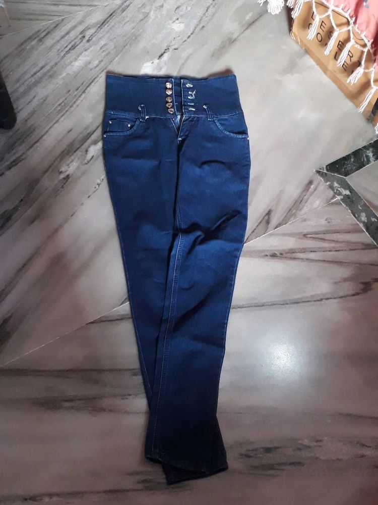 Its A High Waist Jeans With 5 Buttons
