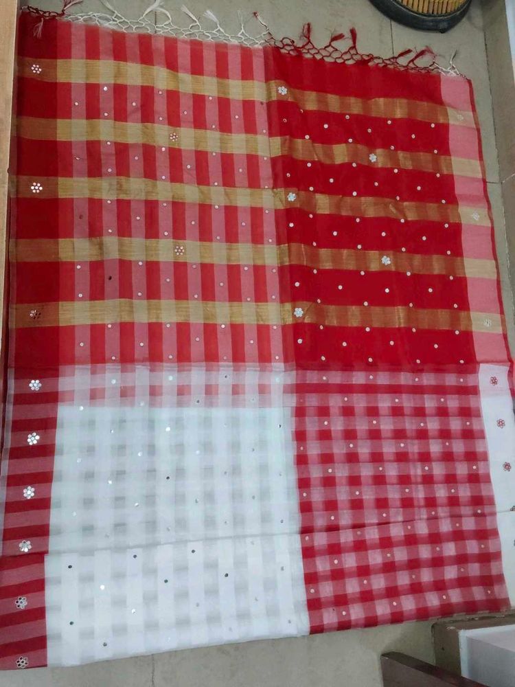 Red &amp; White Checkered Saree(2 Blouse Pieces)
