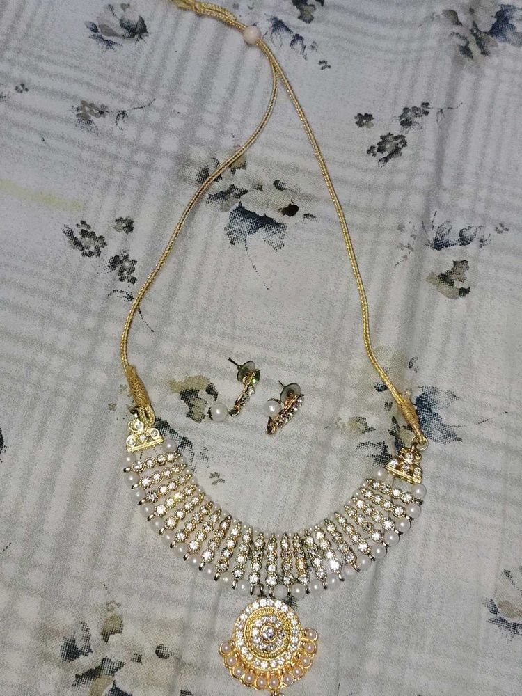 Elegant Gold-Tone Necklace &amp; Earring Set