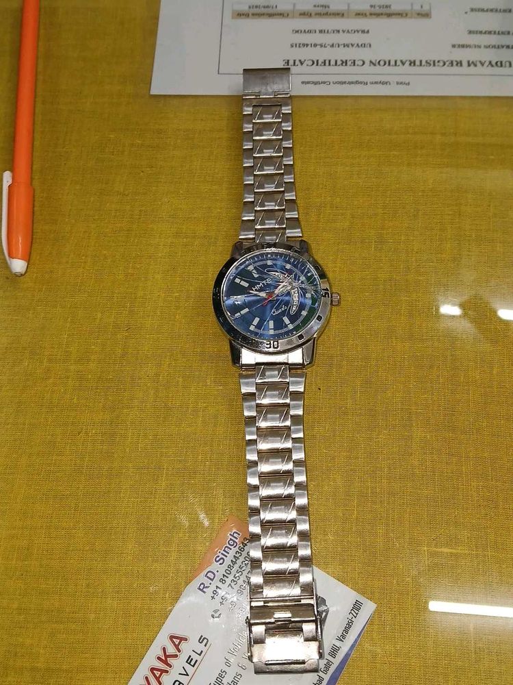 Stylish Silver Watch but Glass crash you can repai