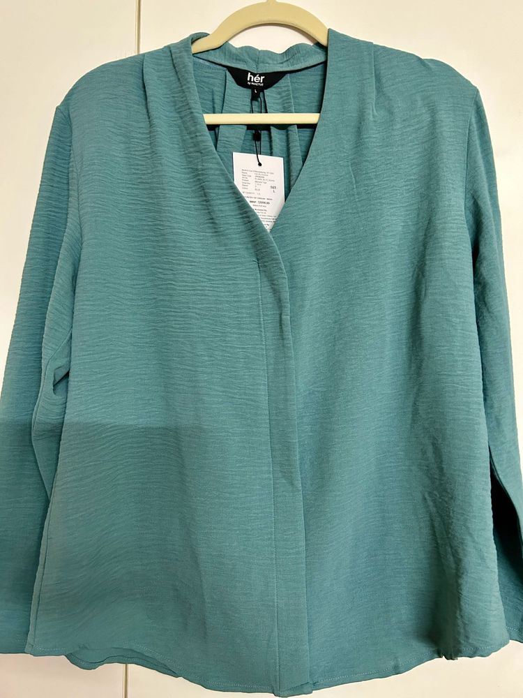 Sea green top