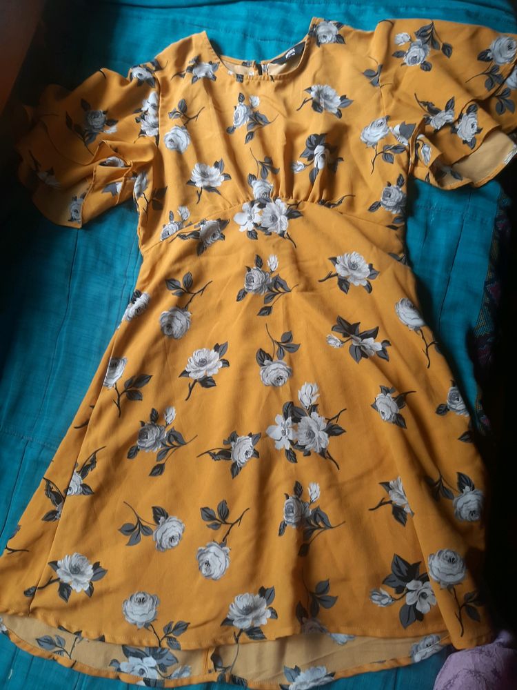 New Yellow FLORAL Dress, MAX Brand ,Size -L
