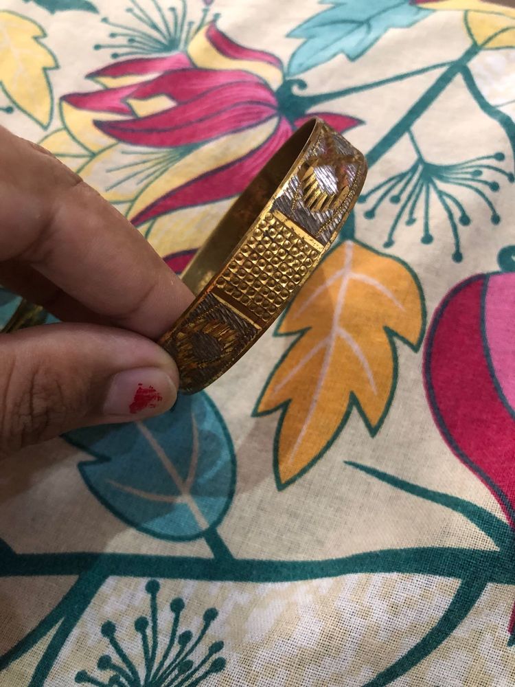 Set of 2 Gold-coloured Bangles