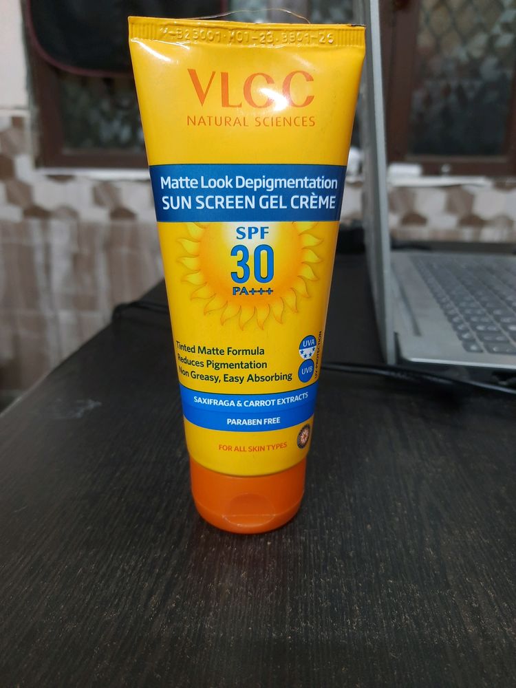 VLCC Natural Sciences Sunscreen