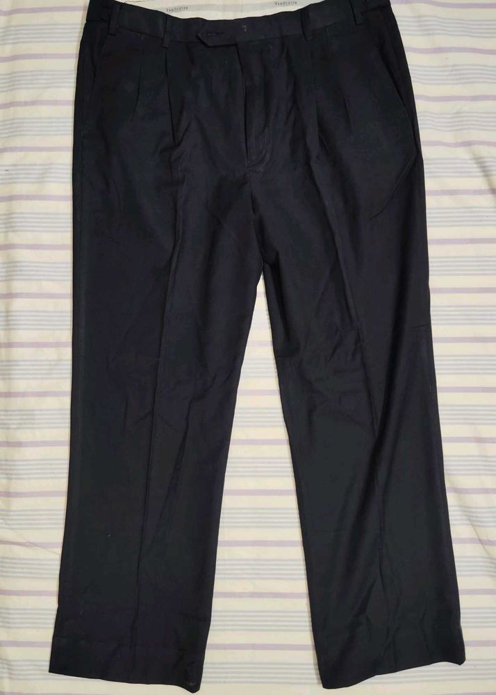 Men 38 Van Heusen Pant - Like New