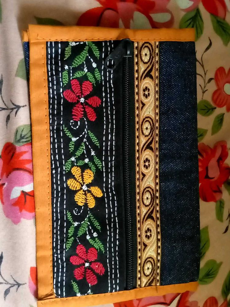 Floral Embroidered Wallet