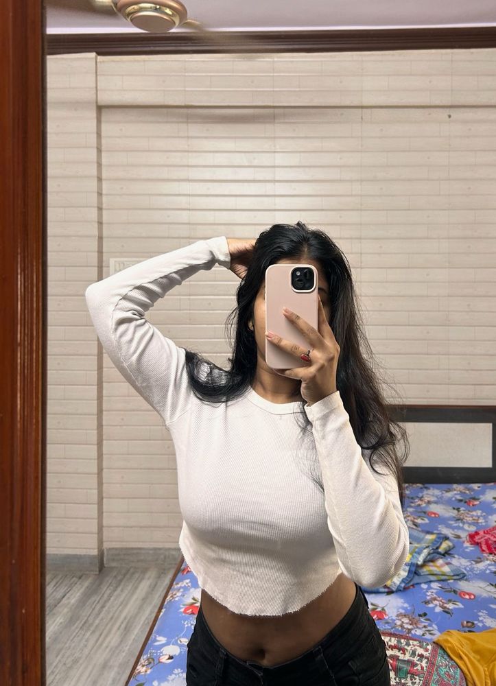 Fitted White Top🎀