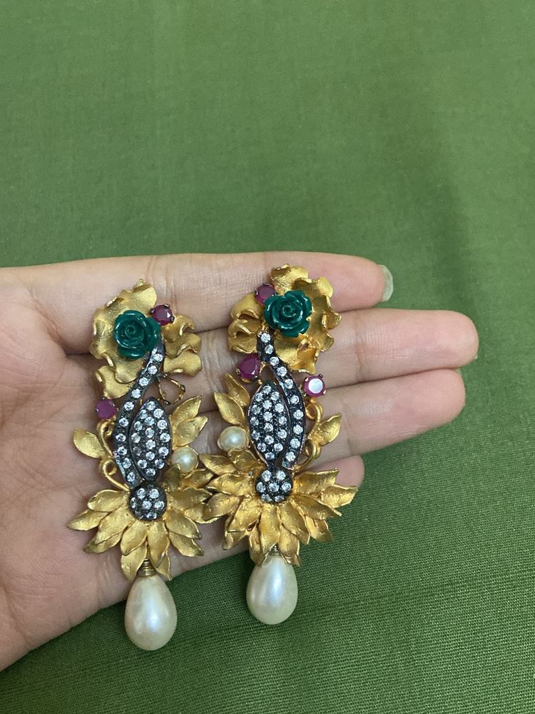 ANTIQUE GOLDEN EARRINGS