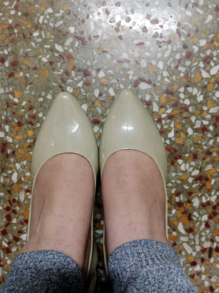 Elegant Beige Ballerinas