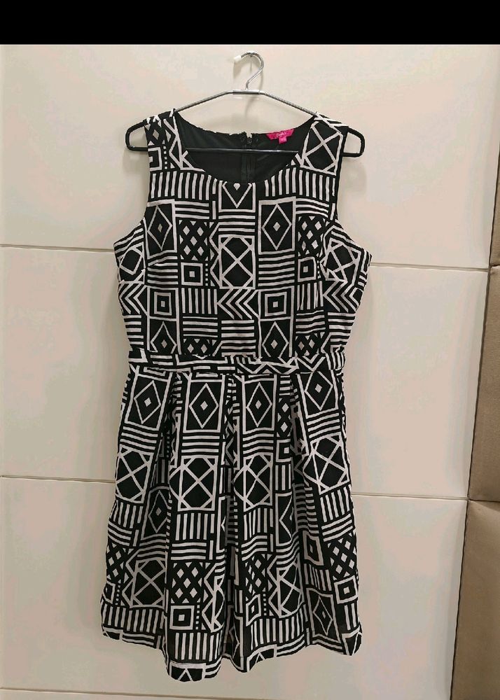 Short Dress Black &amp; White In L Size 🆕