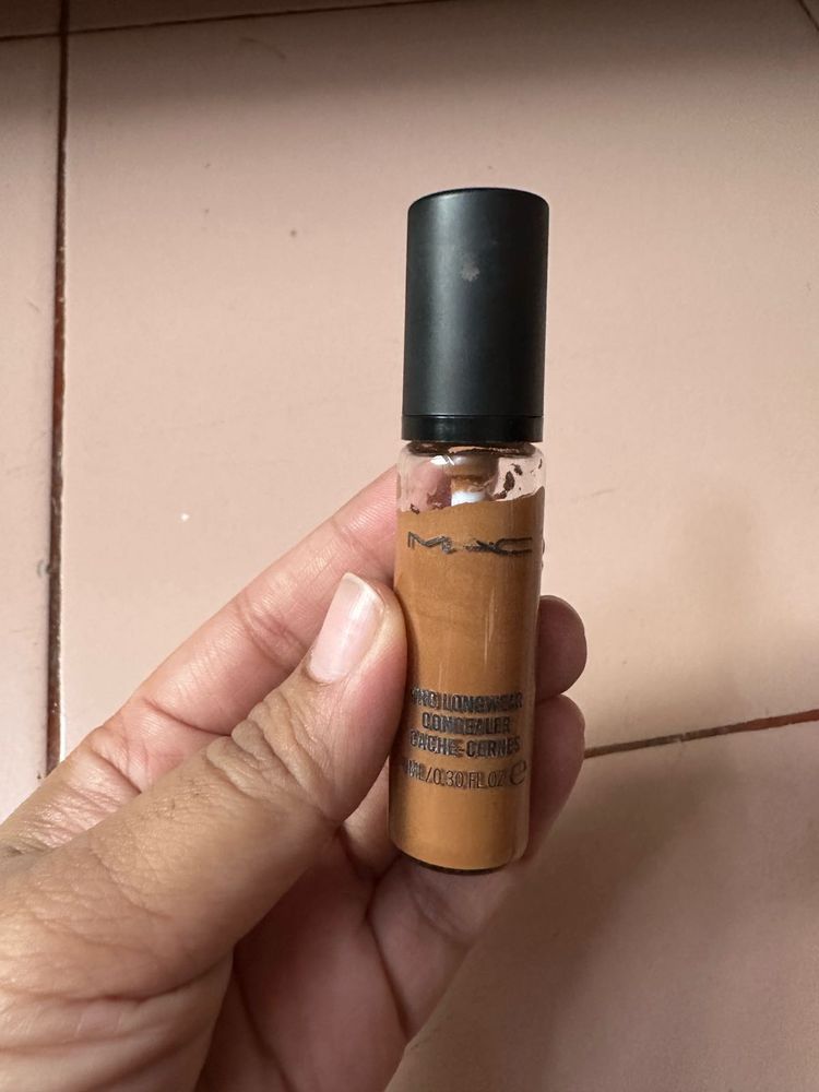 MAC Concealer NC 45