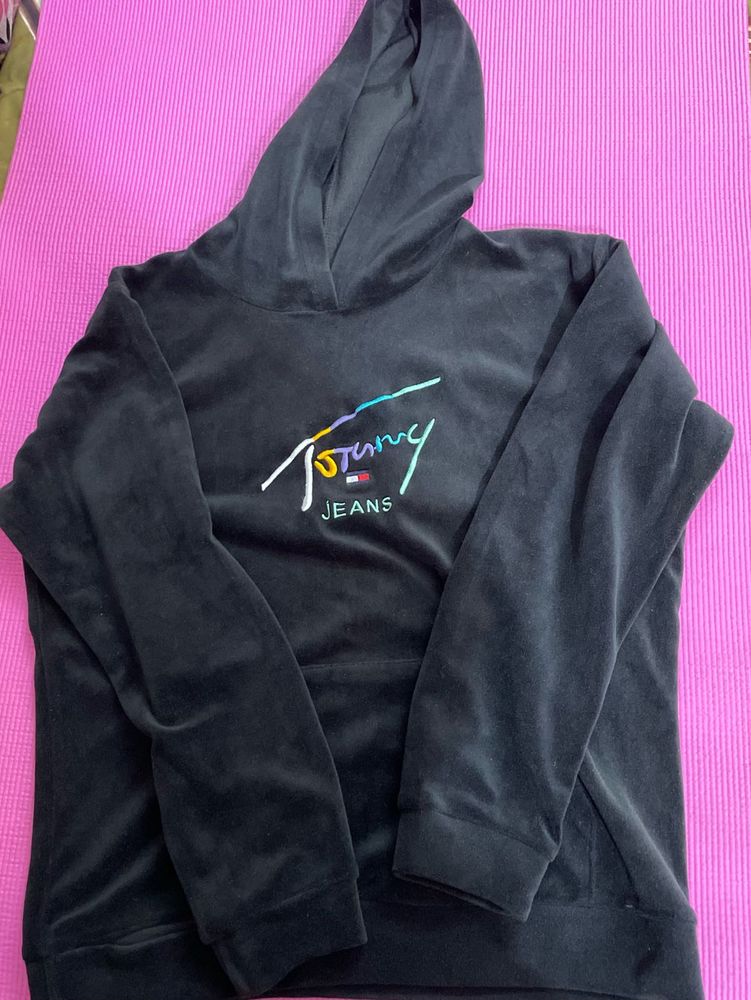 Soft material fitted hoodie