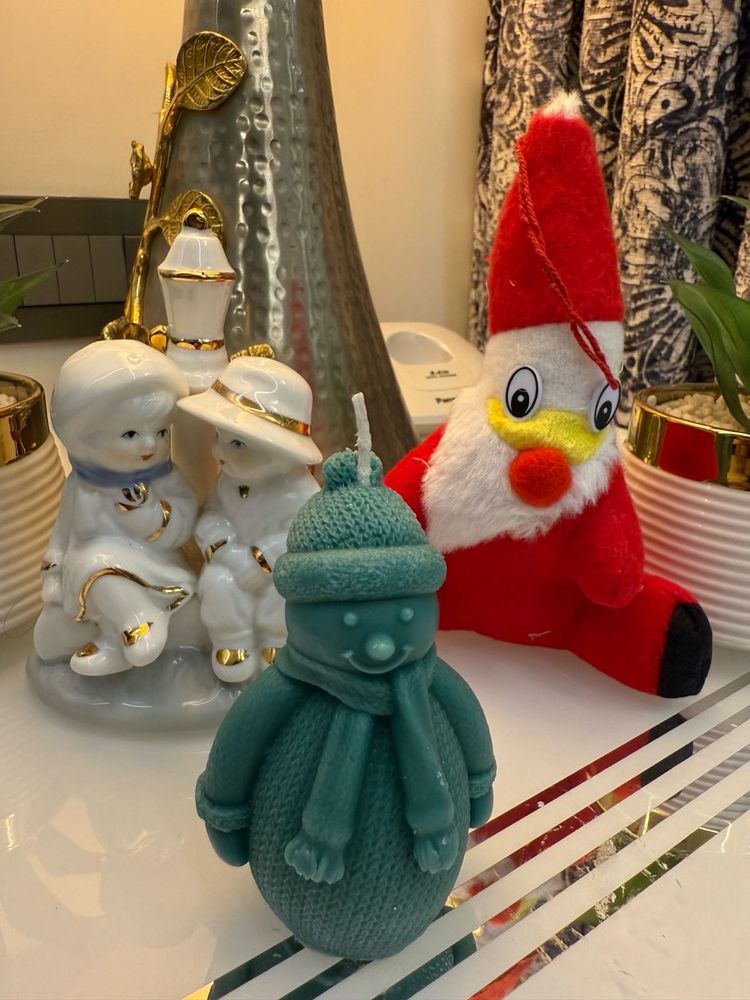 ⛄ Cozy Knit Snowman Candle