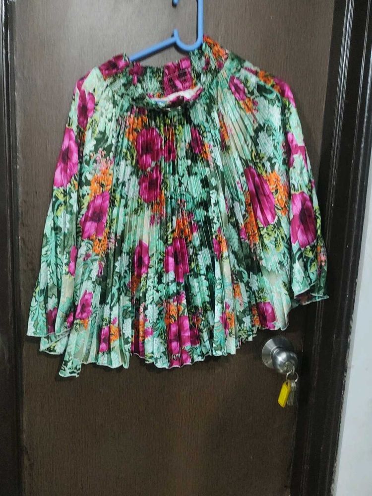 Floral Print Pleated Top