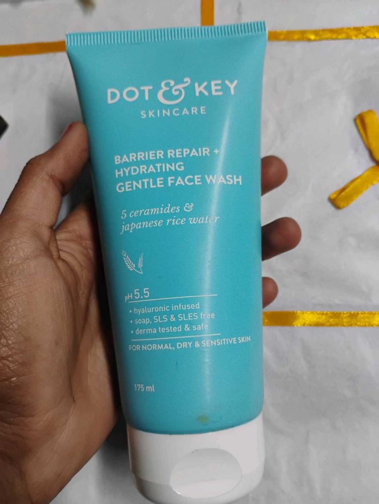 Dot &amp; Key Gentle Face Wash