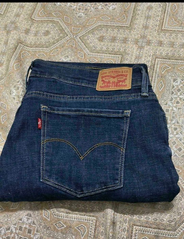 Levi&#39;s Dark Wash Denim Jeans