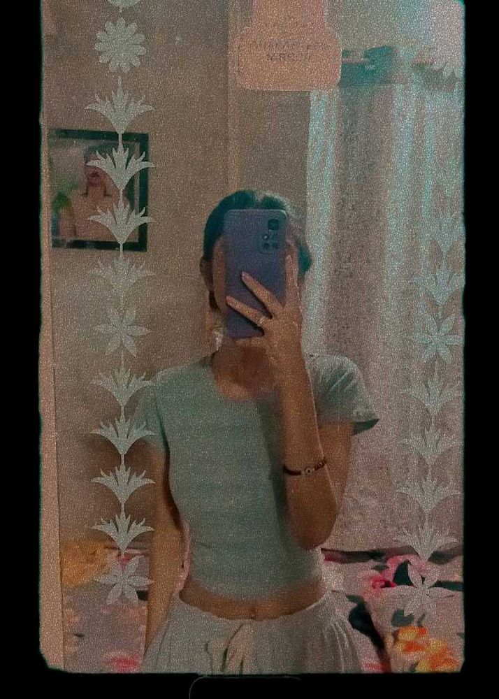 basic grey crop tee❣️
