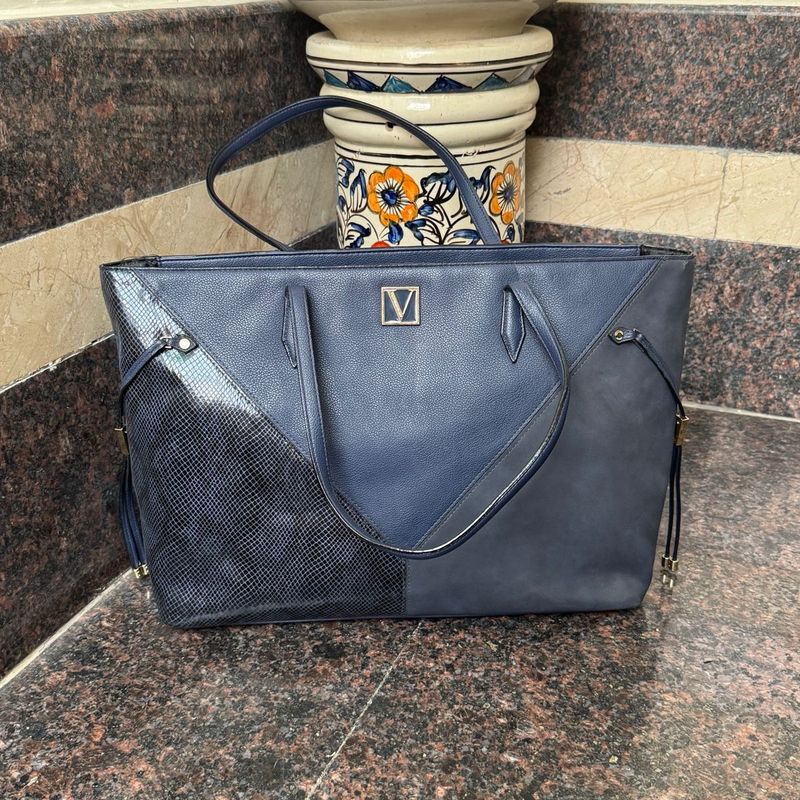 new Victoria&#39;s Secret Tote Bag( check flaws)