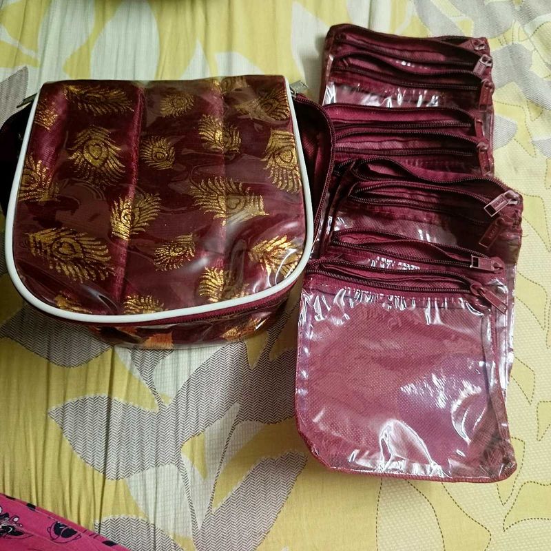 Jewellery Organiser And Ten Pouches Wit Zip