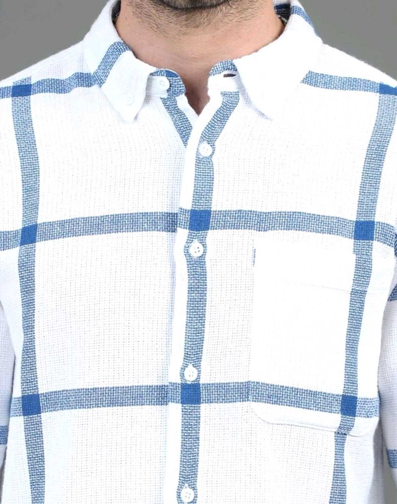 Casual white men&#39;s check shirt