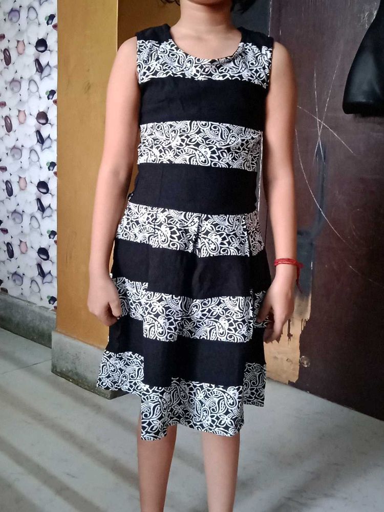 Girls&#39; Black &amp; White Dress
