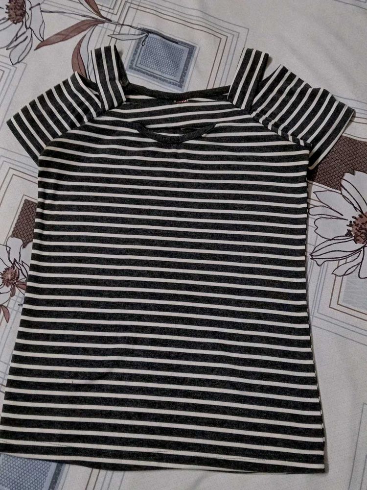 🖤 Classic Striped Cold-Shoulder Tee –