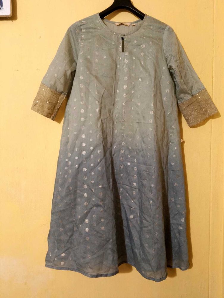 Avaasa Kurti Like New